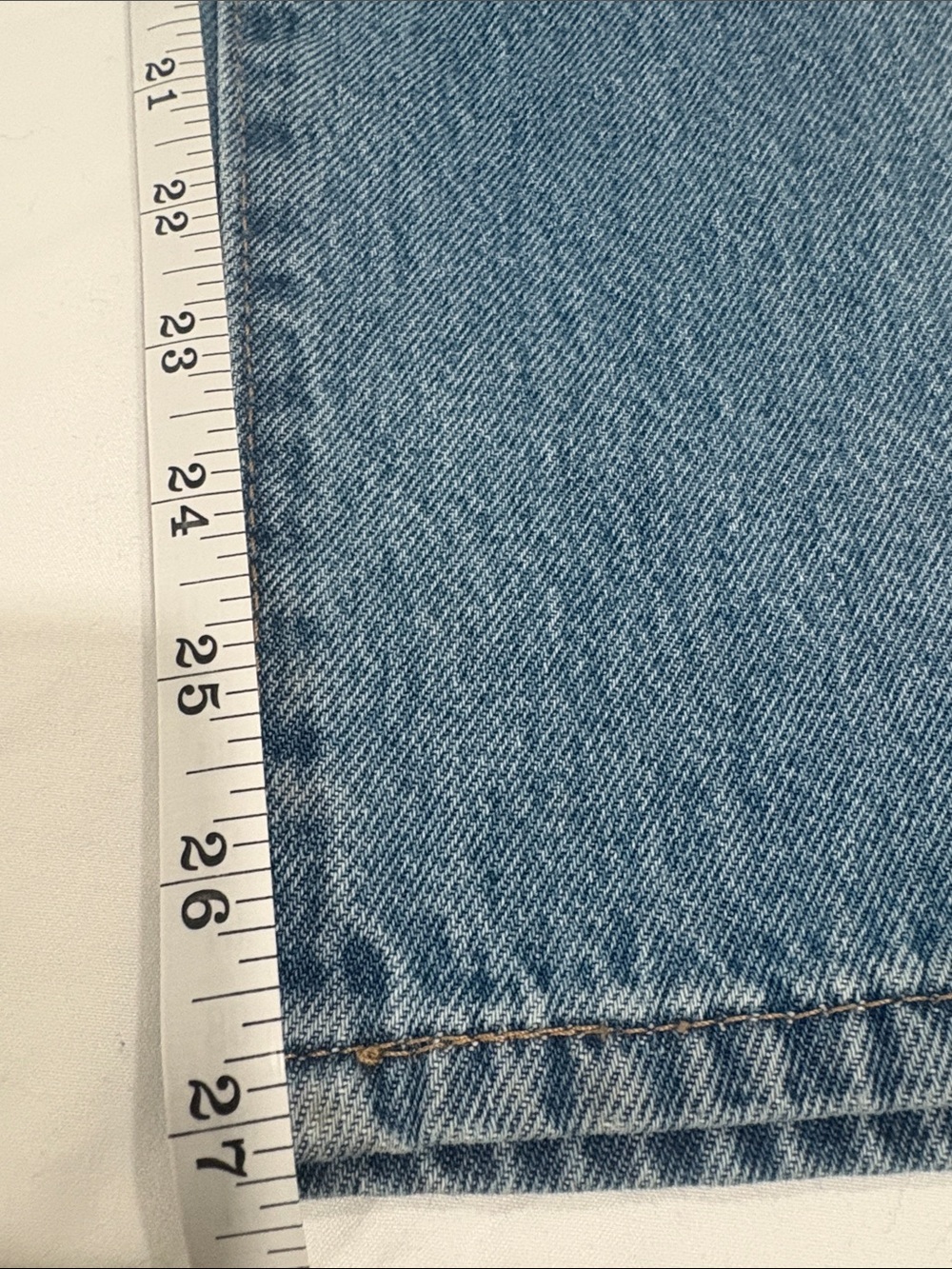 Levi’s- high waist blue woman’s jeans
Back waist notch styling /size 24 - Picture 9 of 10
